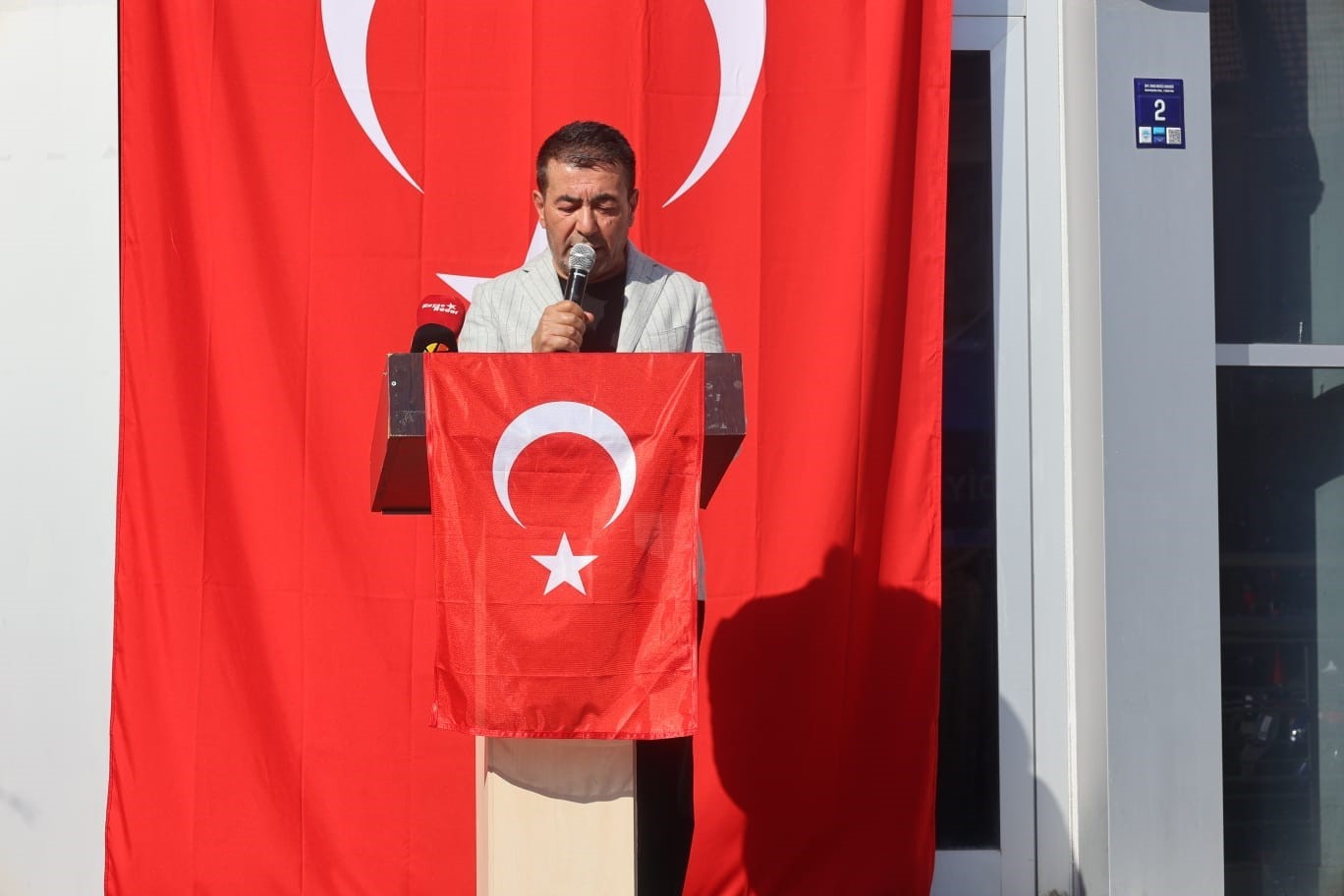 B&uuml;nyan&rsquo;da engeller dayanışmayla aşılıyor
