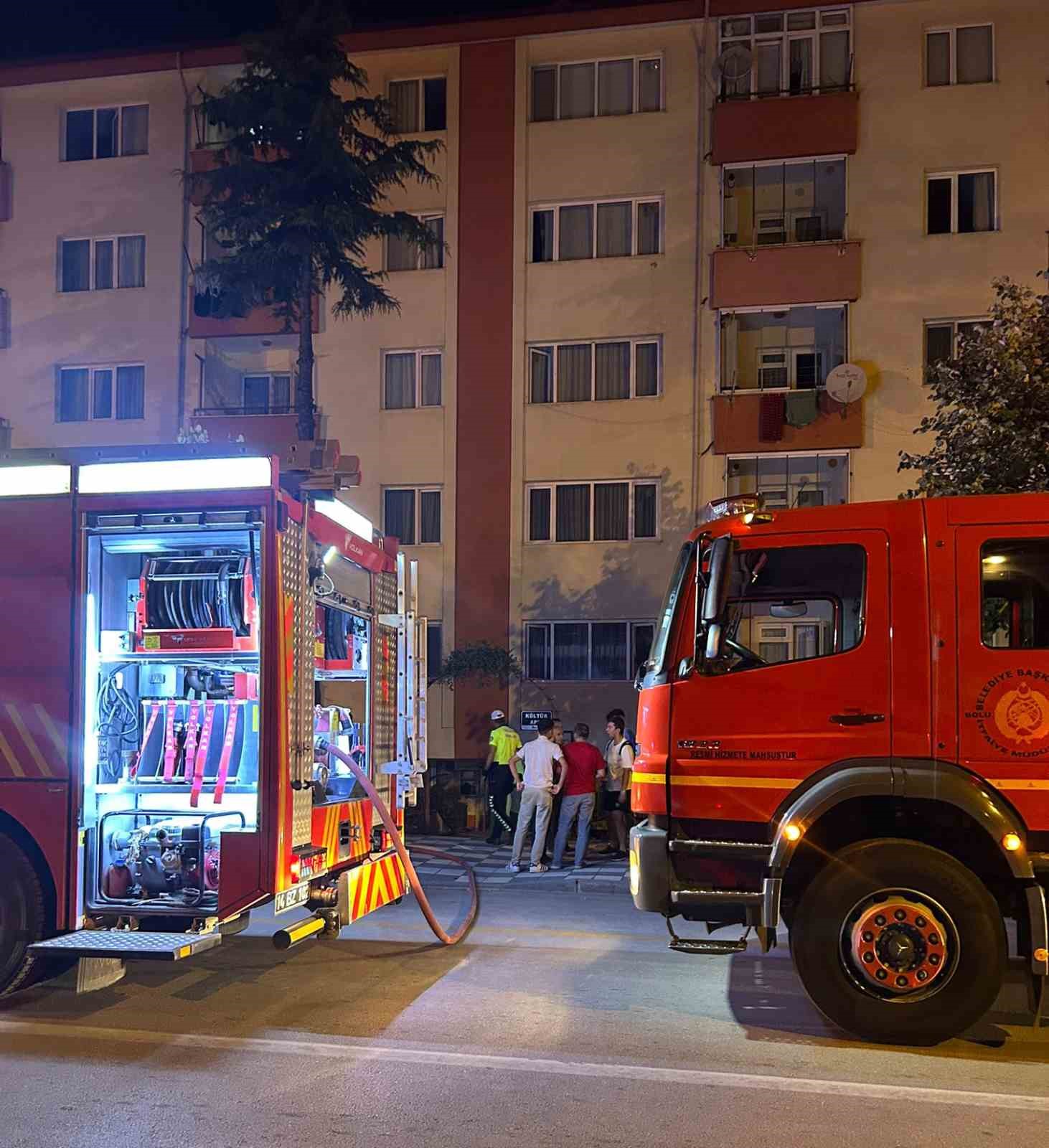 Bolu’da 5 katlı apartmanda yangın paniği
