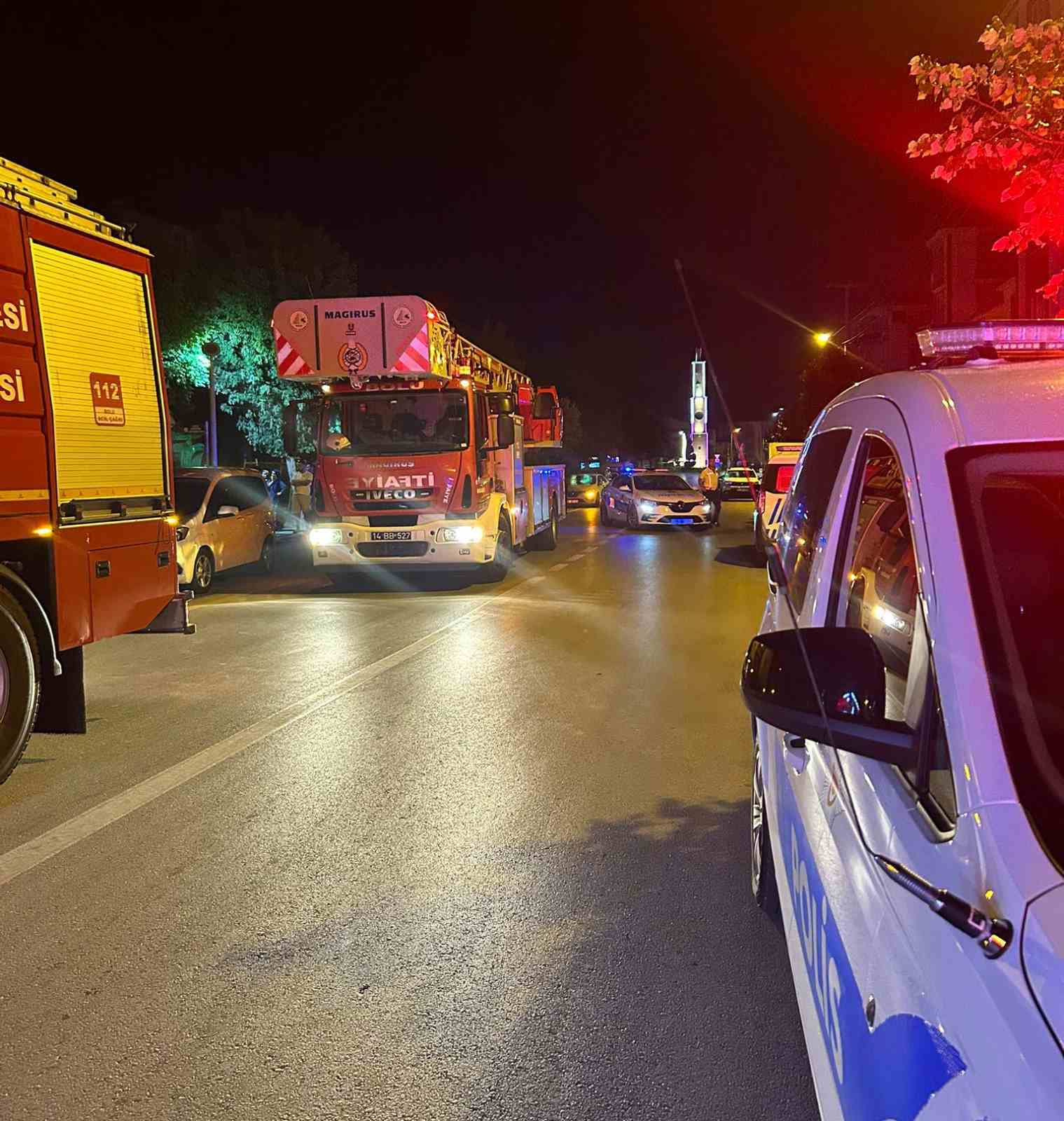 Bolu&rsquo;da 5 katlı apartmanda yangın paniği
