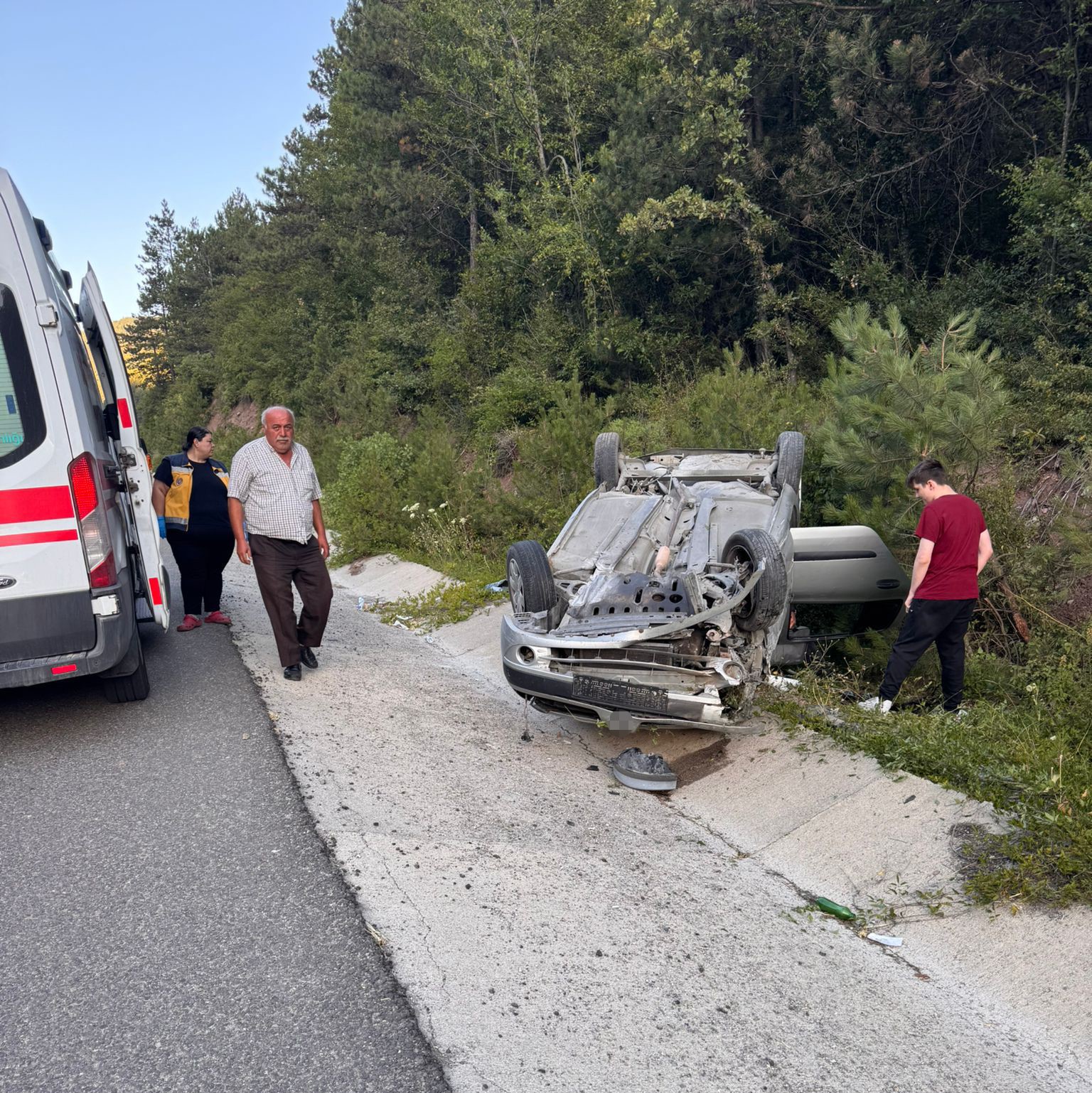 Kontrolden &ccedil;ıkan otomobil takla attı: 3 yaralı
