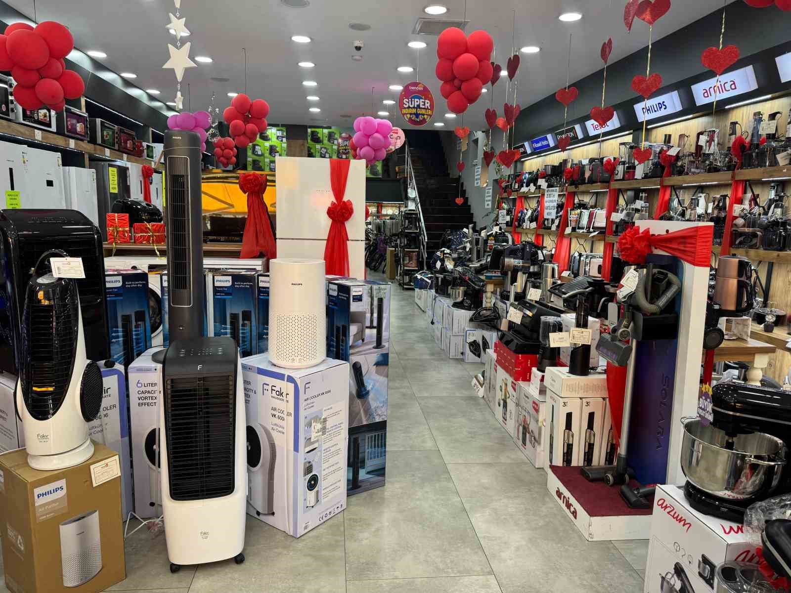 D&uuml;ğ&uuml;n sezonunun a&ccedil;ılmasıyla, &ccedil;iftler &ccedil;eyiz d&uuml;zmeye başladı
