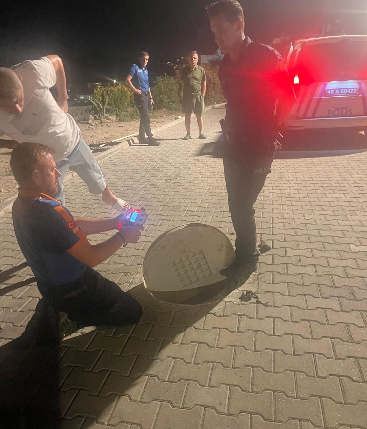 Bodrum’da kanalizasyon hattına giren iki işçi gazdan zehirlendi