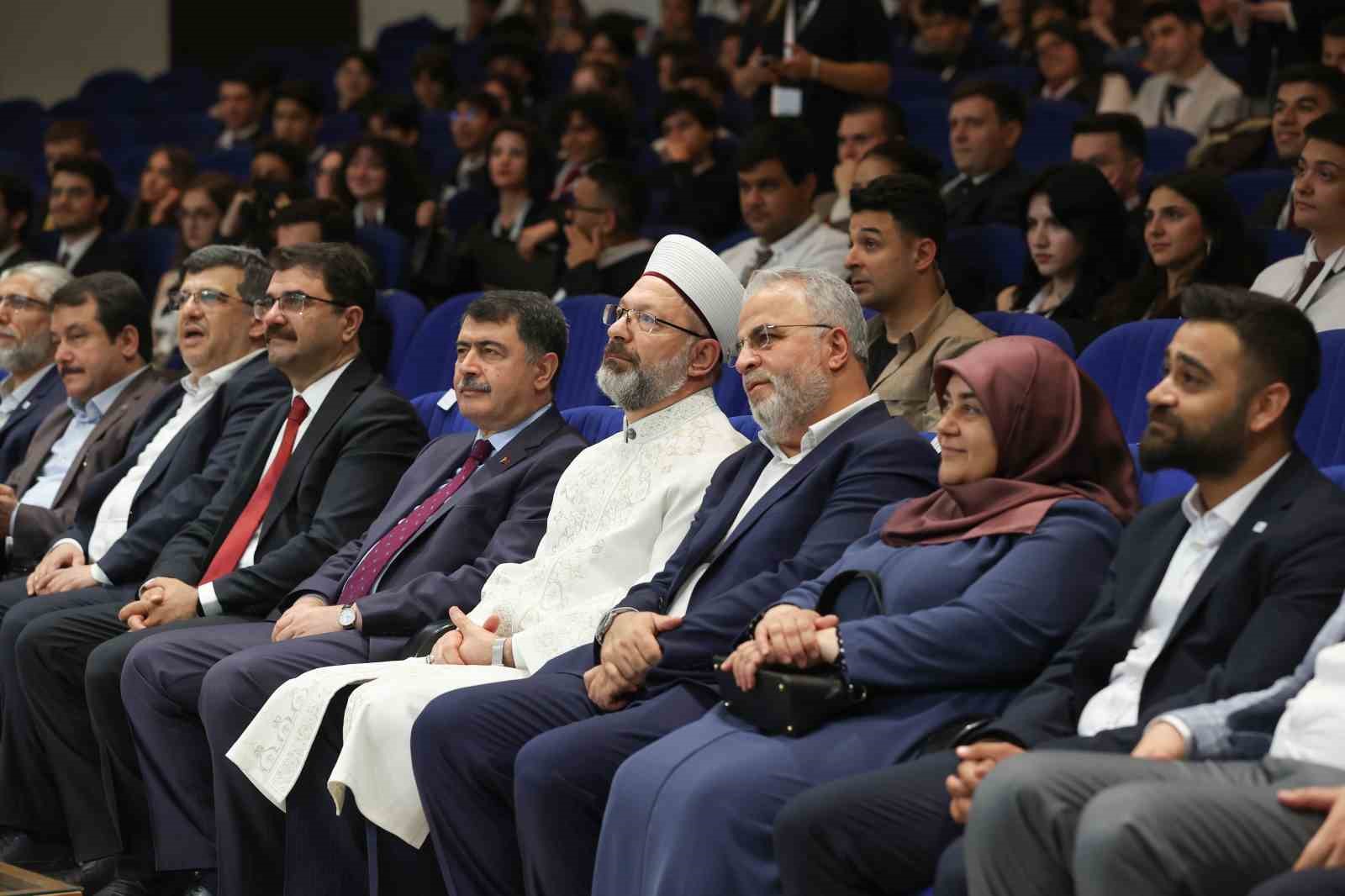 Diyanet İşleri Başkanı Erbaş: "İslam&rsquo;ın adalet sistemine uygun olarak oluşturulacak bir BM d&uuml;nyayı kurtarır"
