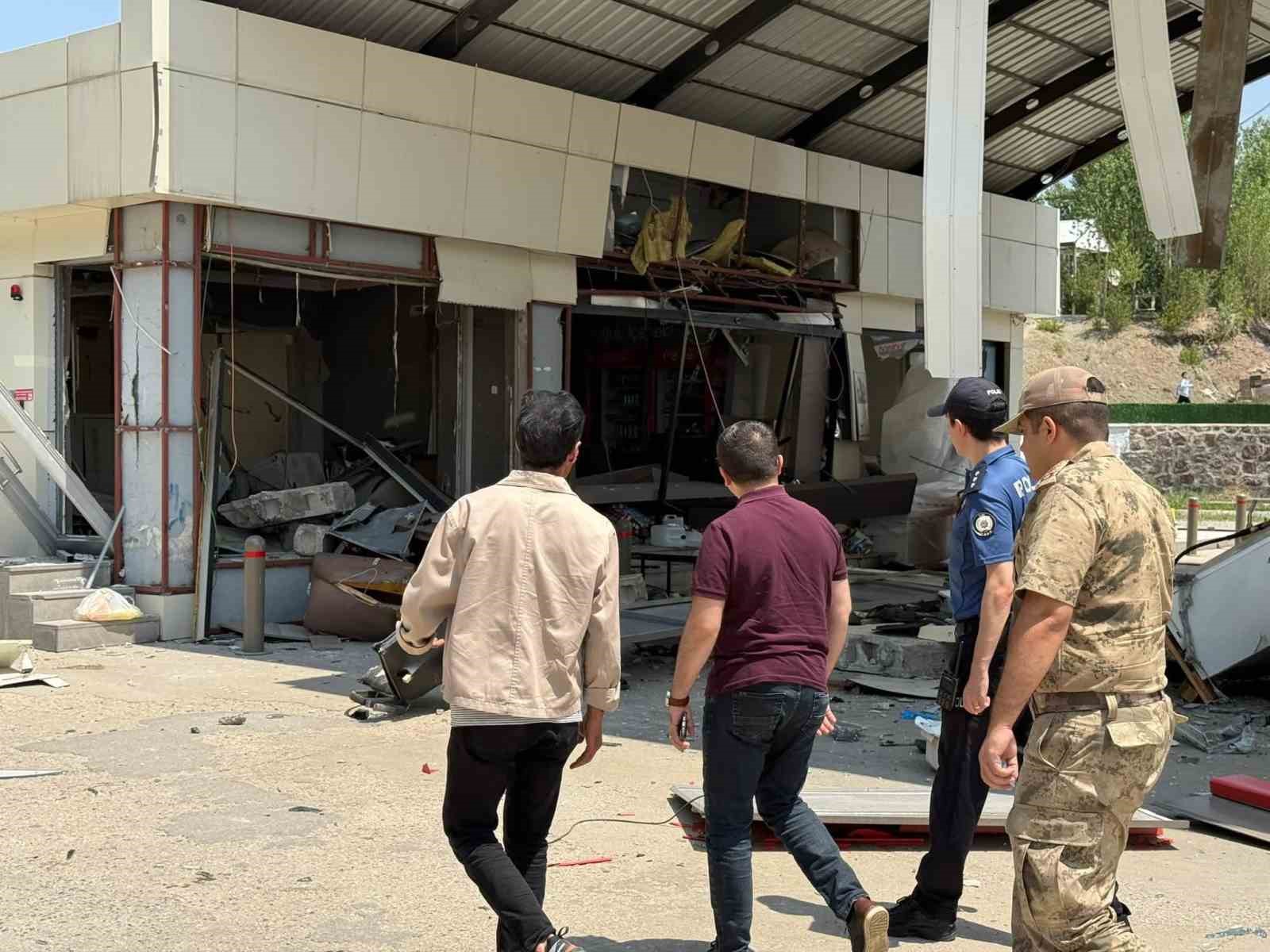 Kaymakamı Bulut, petrol istasyonunda incelemelerde bulundu