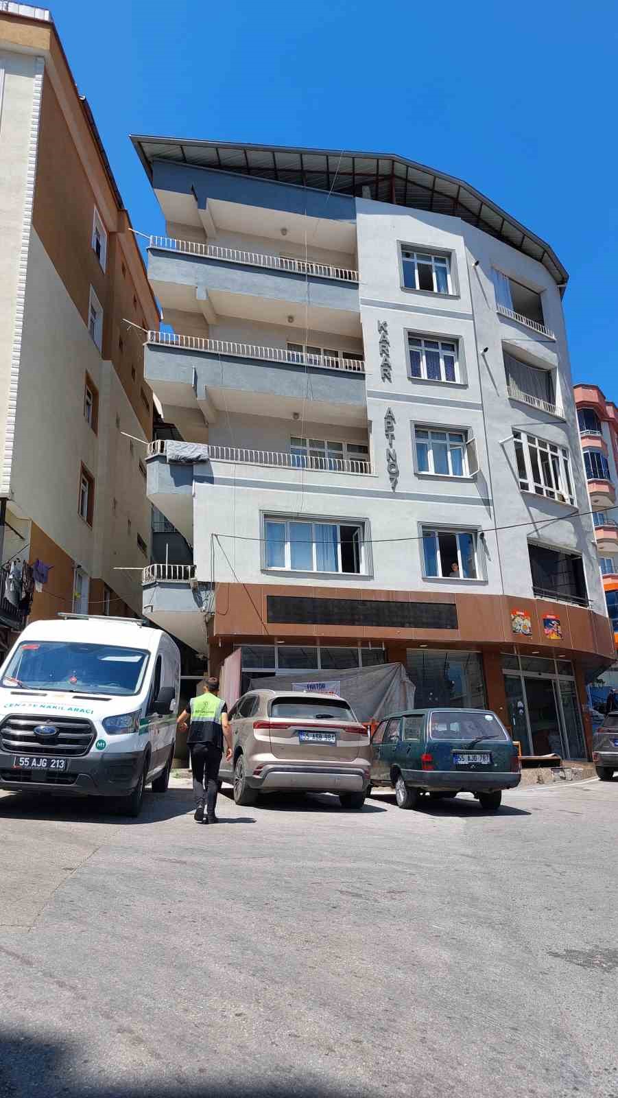 Samsun&rsquo;da 29 yaşındaki gen&ccedil; arkadaşlarının evinde &ouml;l&uuml; bulundu
