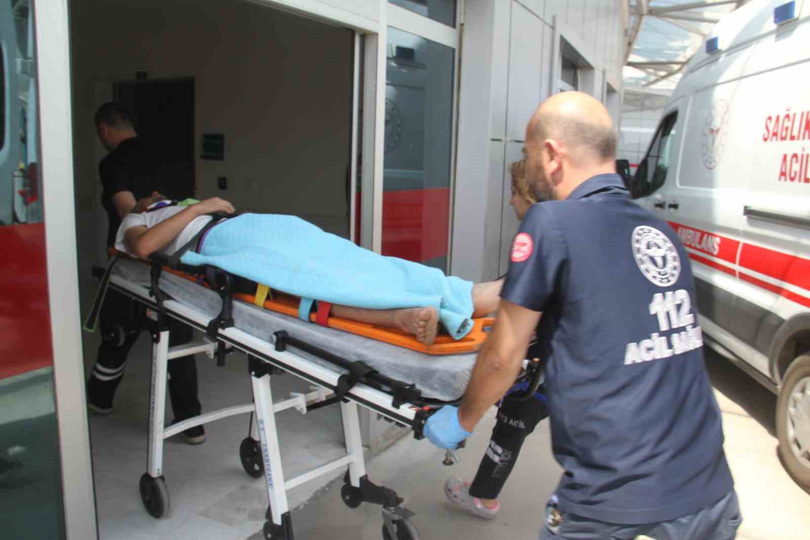 Konya&rsquo;da kontrolden &ccedil;ıkan otomobil ekin tarlasına savruldu: 4 yaralı
