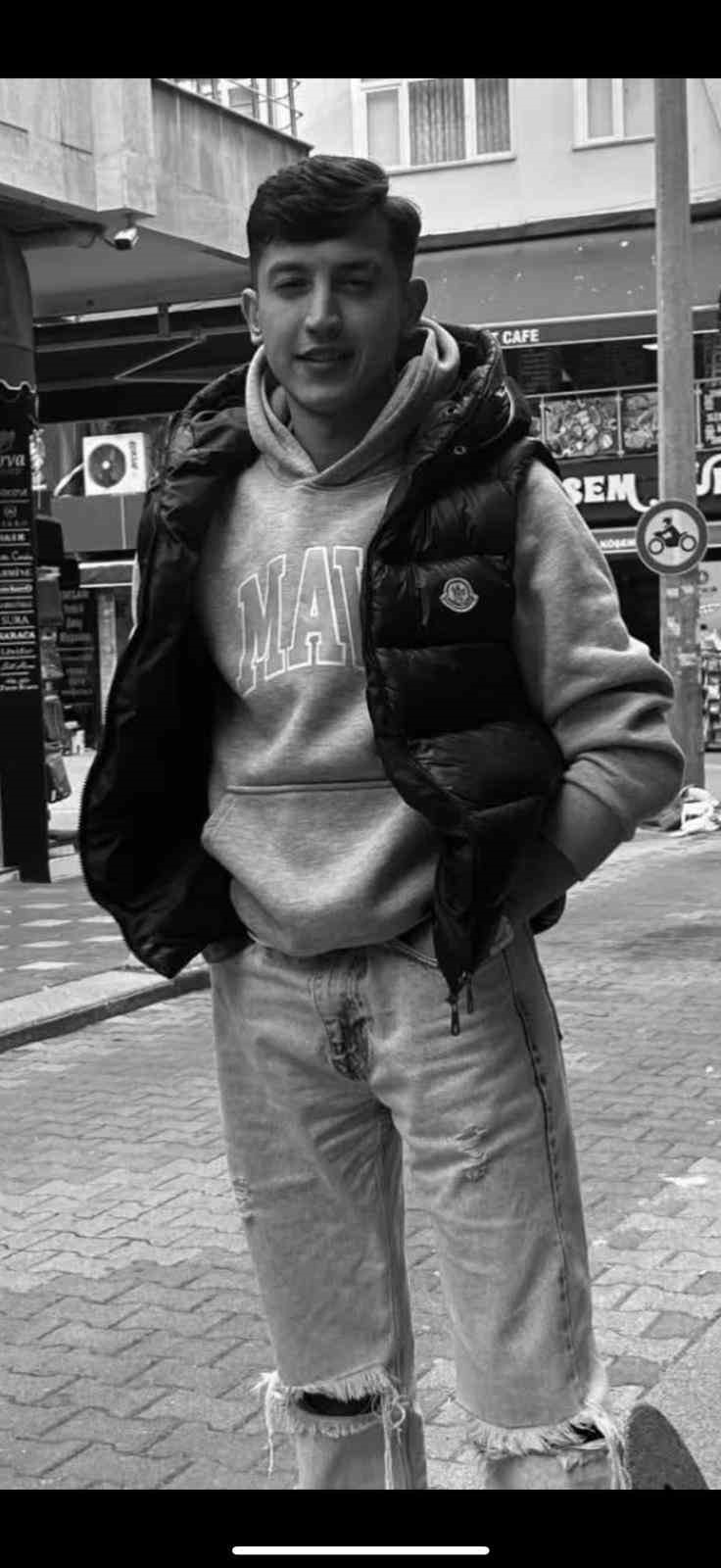 21 yaşındaki gen&ccedil; bı&ccedil;aklanarak &ouml;ld&uuml;r&uuml;ld&uuml;
