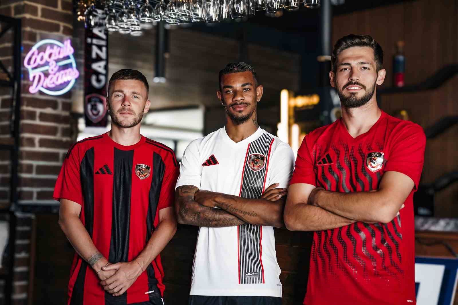 Gaziantep FK, yeni sezon formalarını tanıttı