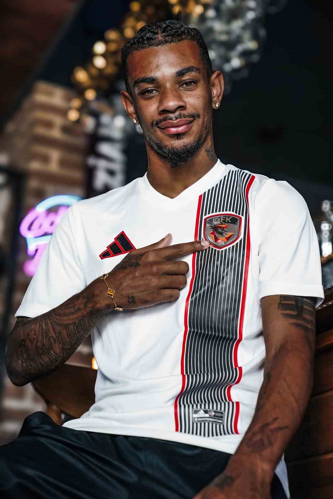 Gaziantep FK, yeni sezon formalarını tanıttı
