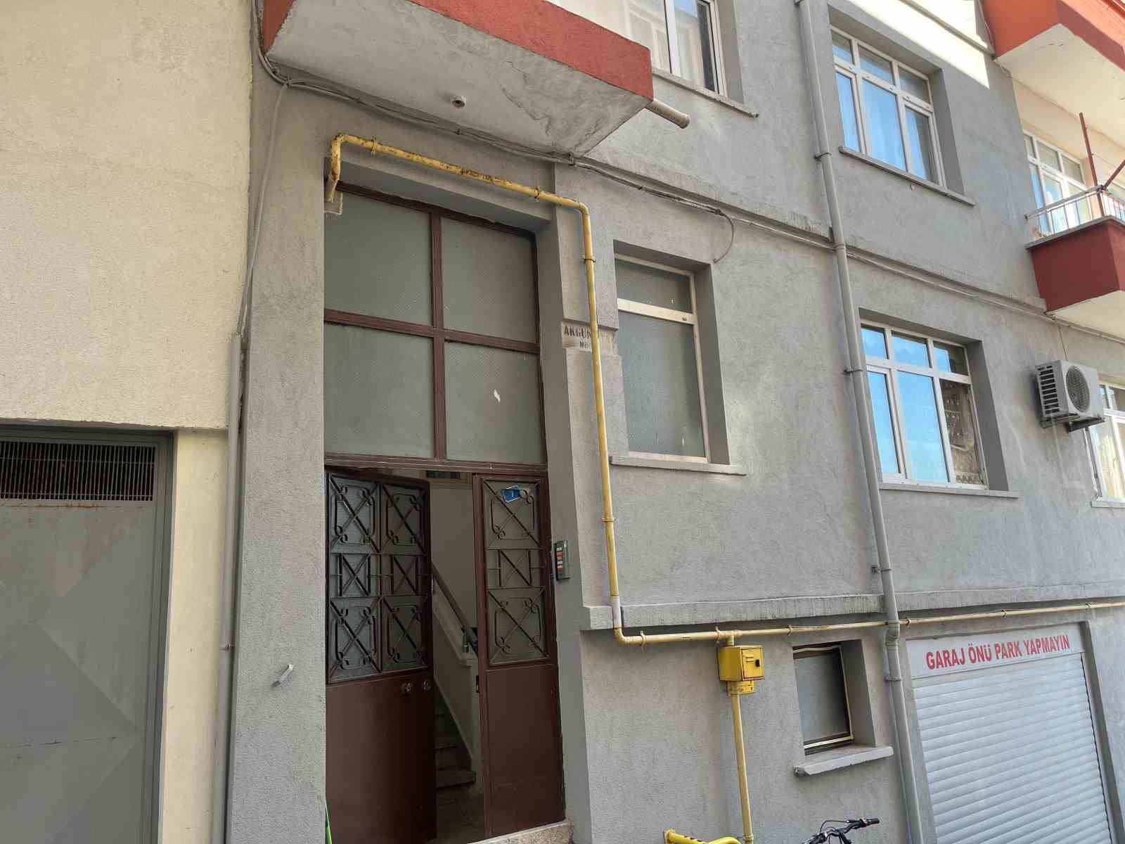 Yalnız yaşayan kadın evinde &ouml;l&uuml; bulundu
