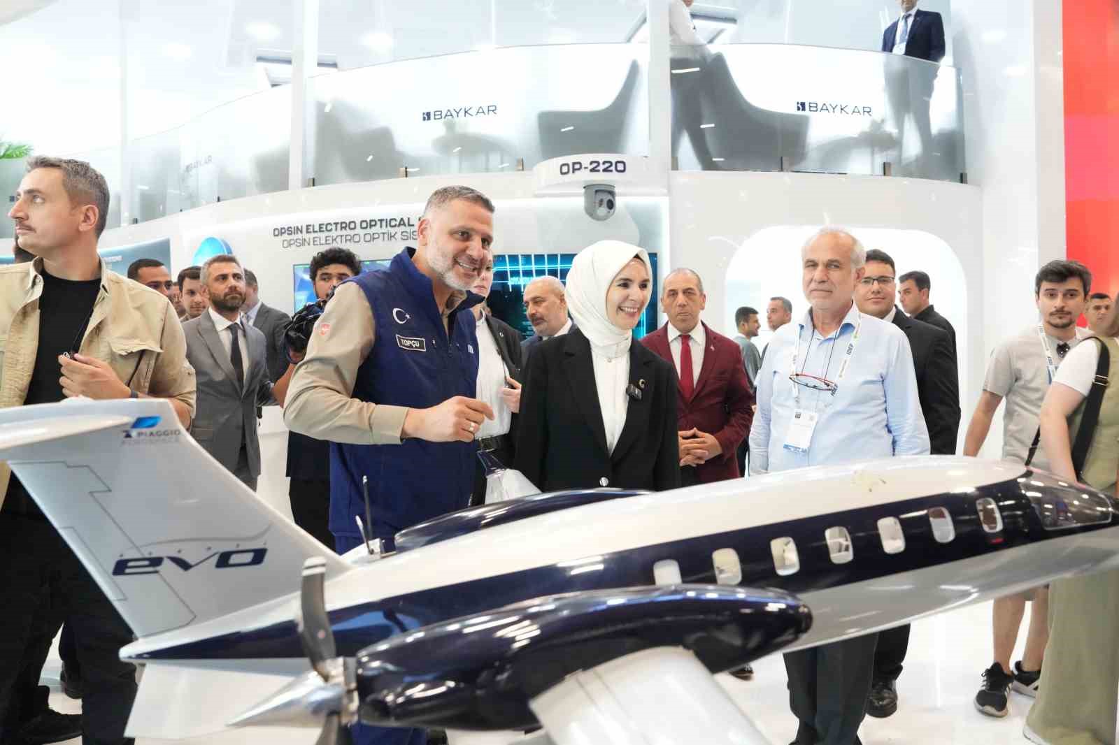 Aile ve Sosyal Hizmetler Bakanı Mahinur &Ouml;zdemir G&ouml;ktaş, IDEF 2025&rsquo;i ziyaret etti
