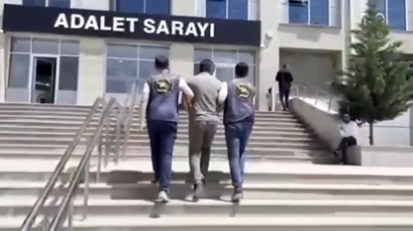 Van&rsquo;da farklı su&ccedil;lardan aranan 20 kişi tutuklandı
