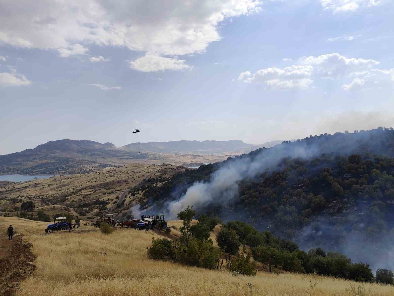 Gerger’de orman yangını: Alevler yerleşim alanlarına yaklaştı