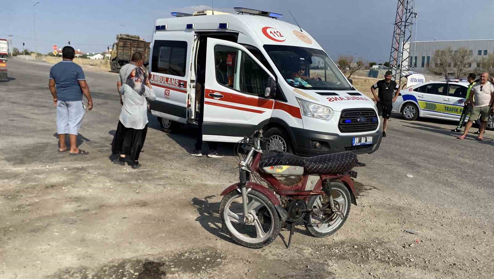 Otomobille çarpışan motosiklet sürücüsü yaralandı