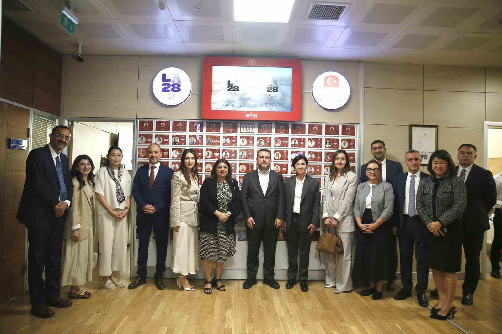 Asya Kalkınma Bankası heyetinden Gen&ccedil;lik ve Spor Bakanlığı&rsquo;na ziyaret
