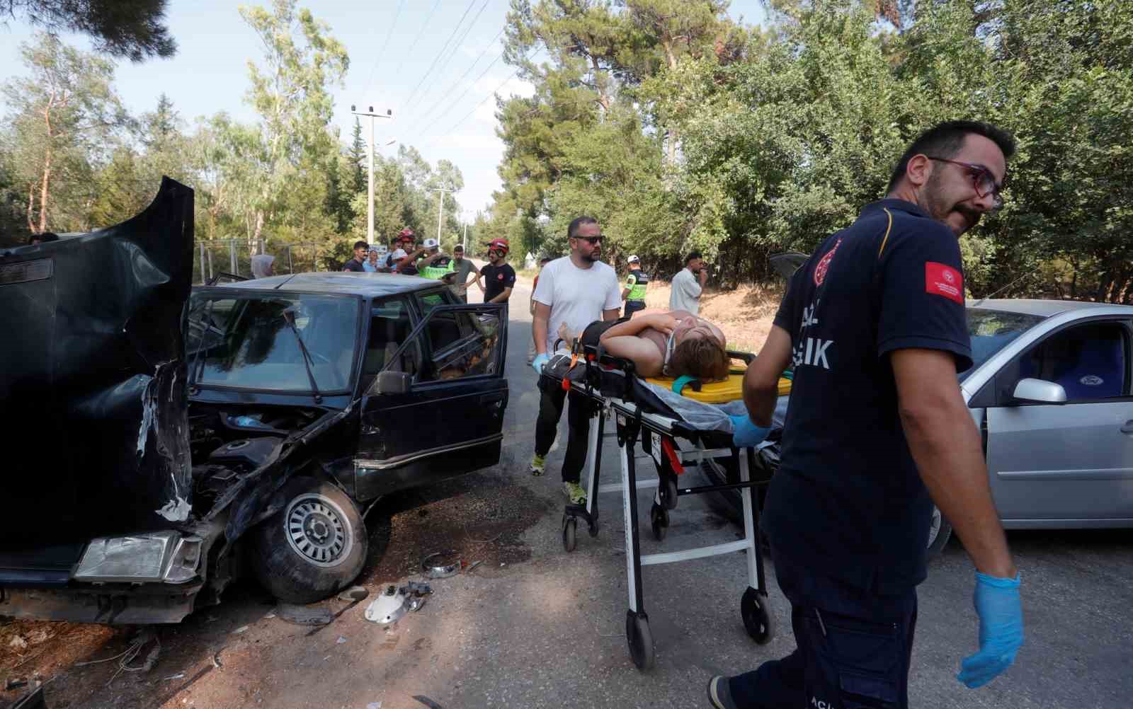 Antalya’da piknik dönüşü feci kaza: 3 yaralı