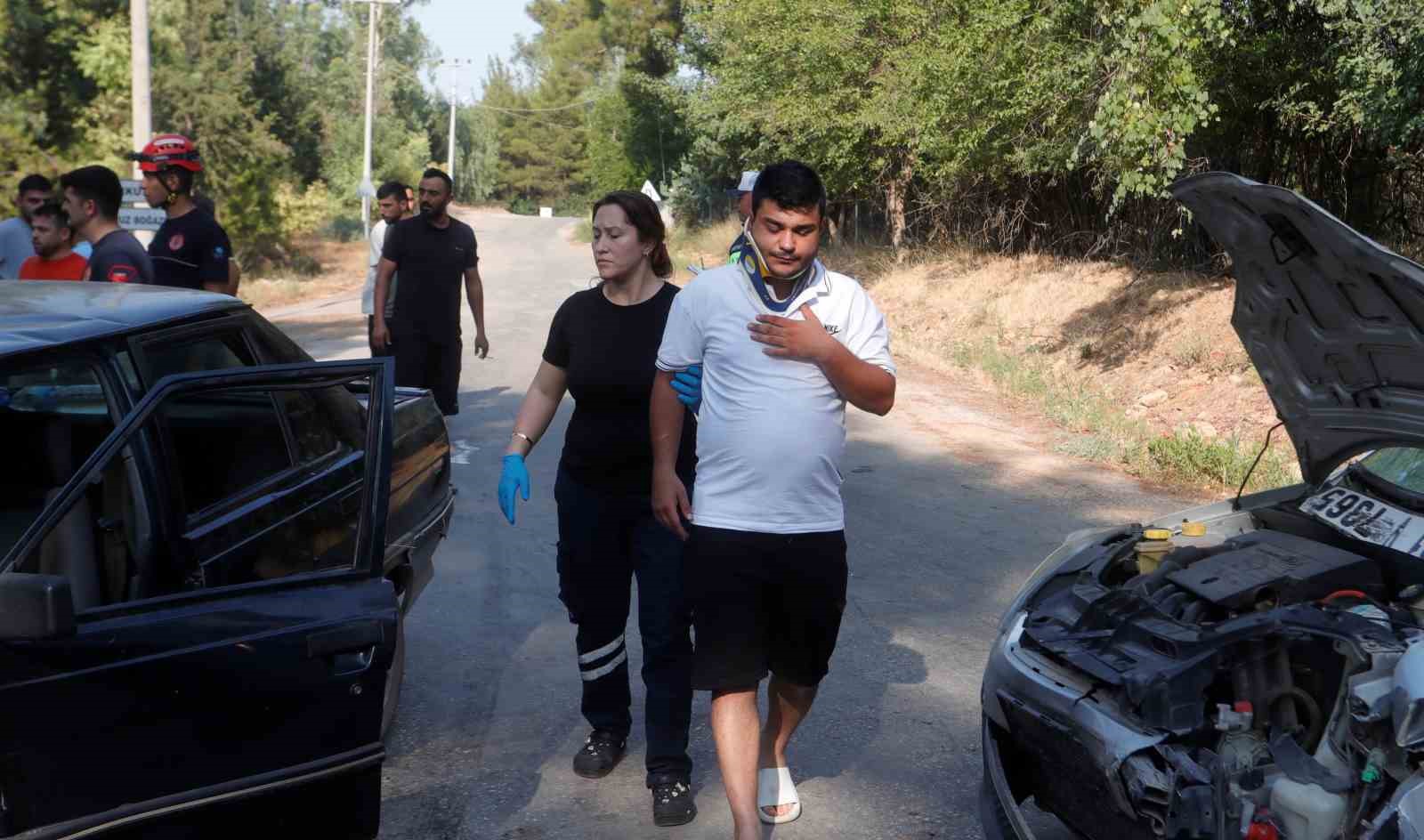 Antalya&rsquo;da piknik d&ouml;n&uuml;ş&uuml; feci kaza: 3 yaralı
