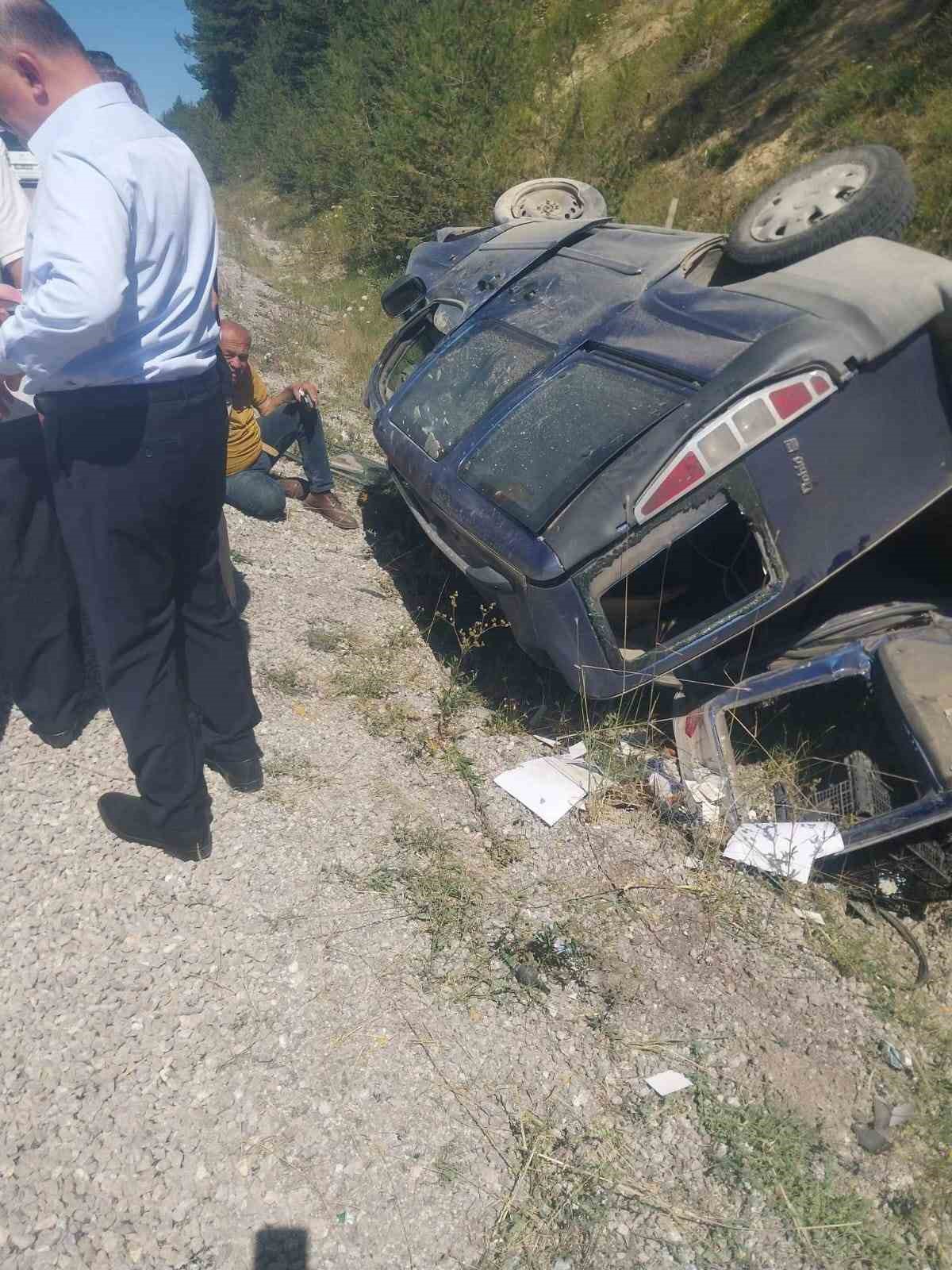 Kastamonu&rsquo;da mucura kapılan ara&ccedil; şarampolde takla attı: 2 yaralı
