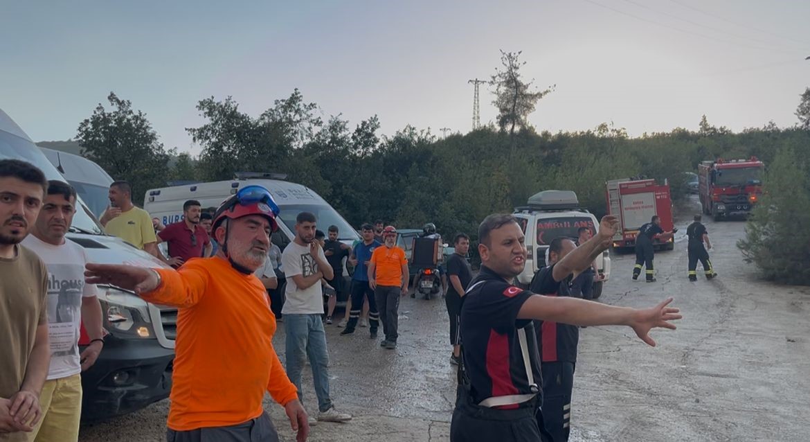 Orman yangınını s&ouml;nd&uuml;rmeye giden tanker u&ccedil;uruma yuvarlandı: 1 &ouml;l&uuml; 2 yaralı
