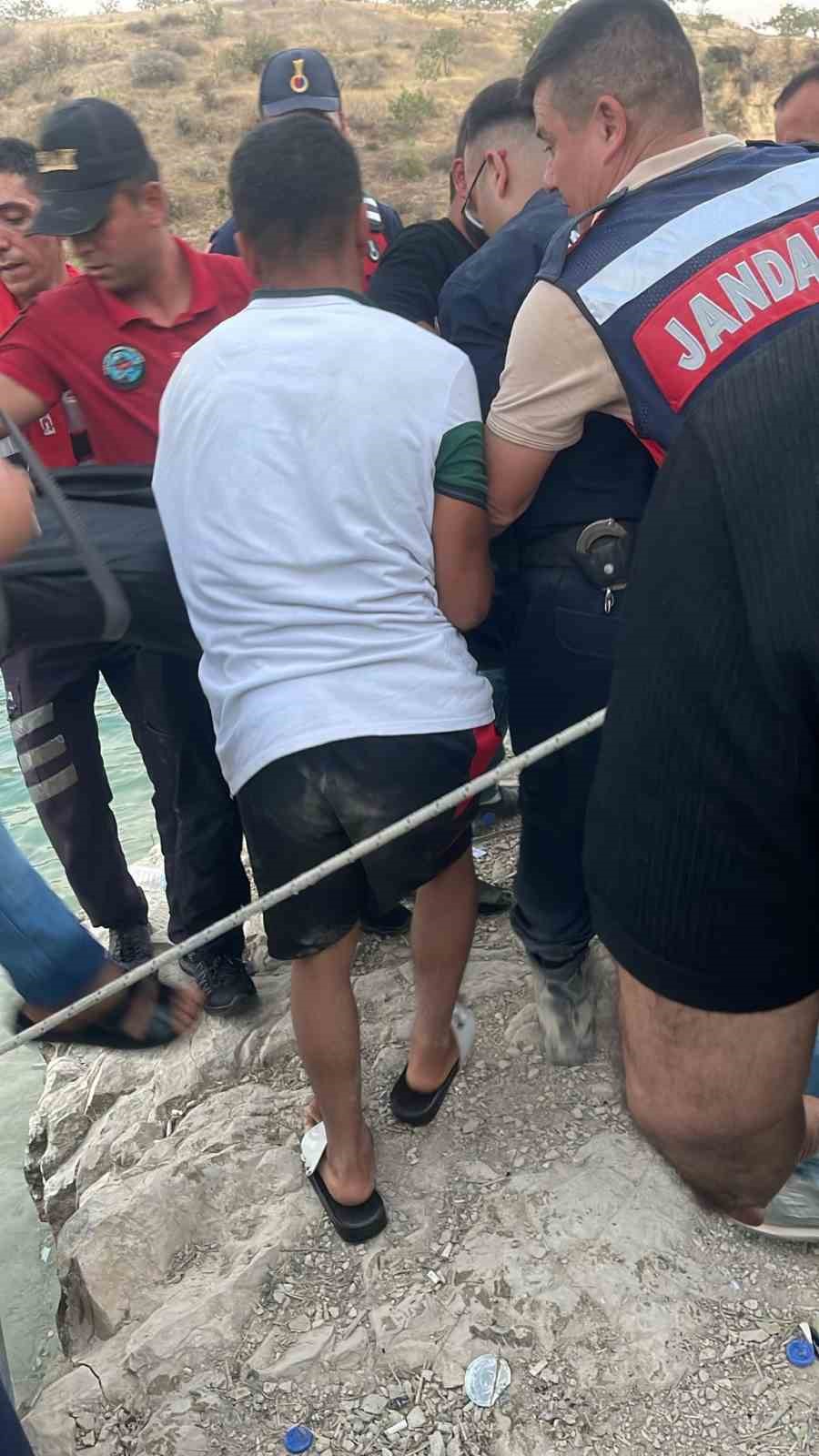 Serinlemek için Fırat Nehri’ne giren 16 yaşındaki çocuk boğuldu
