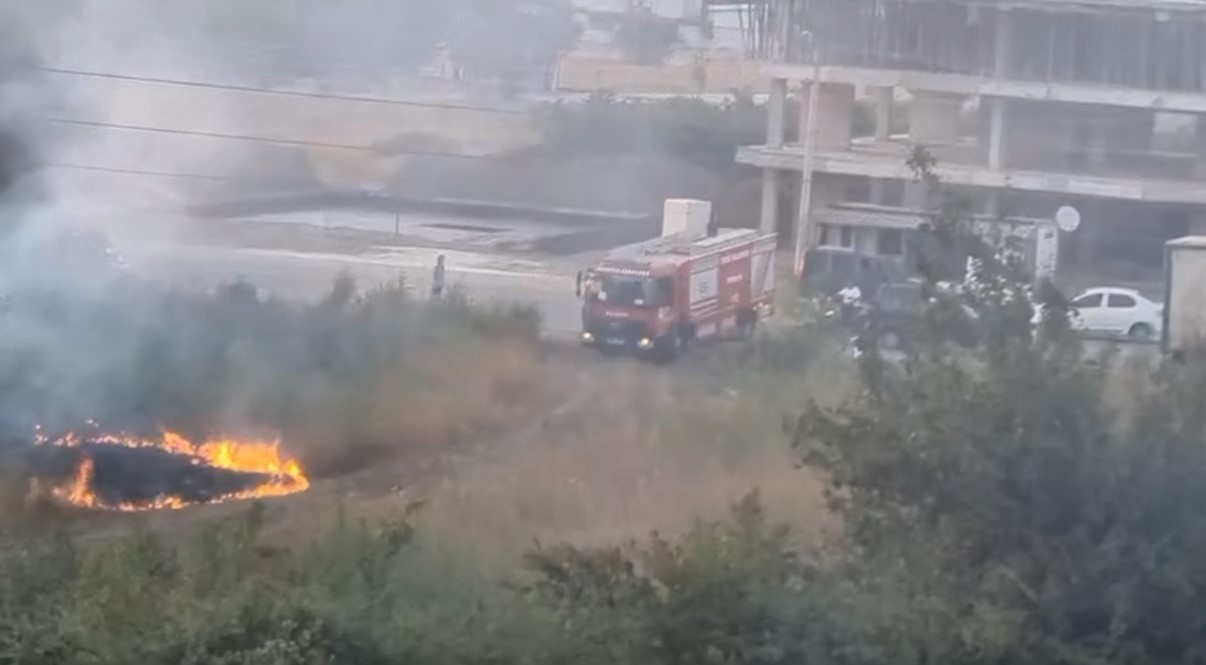 Düzce’de iki farklı noktada çıkan anız yangını söndürüldü