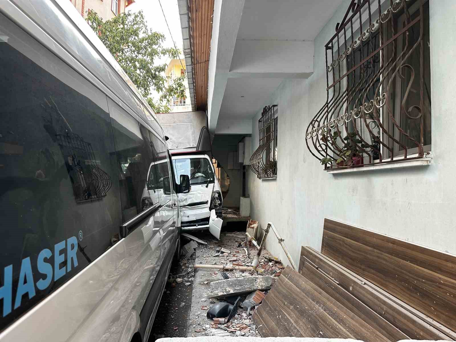 Maltepe&rsquo;de kamyonetin &ccedil;arptığı kadın hayatını kaybetti, ka&ccedil;an şof&ouml;r yakalandı
