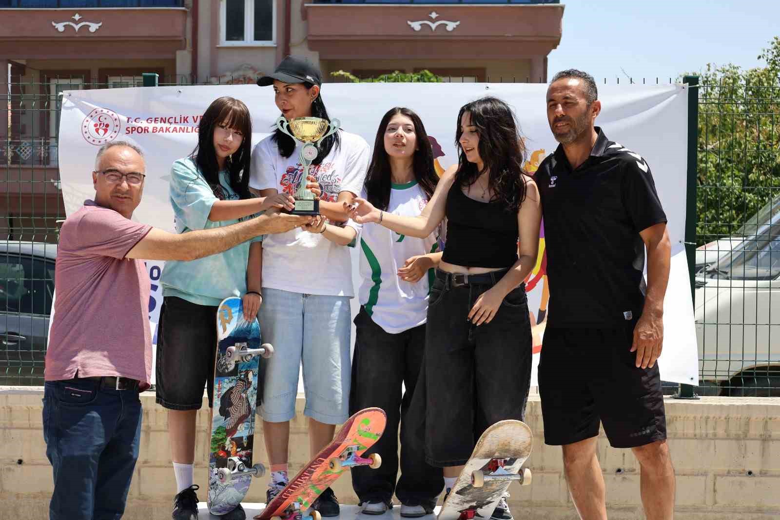 Karaman&rsquo;da d&uuml;zenlenen Anadolu Yıldızlar Kaykay T&uuml;rkiye Birinciliği sona erdi
