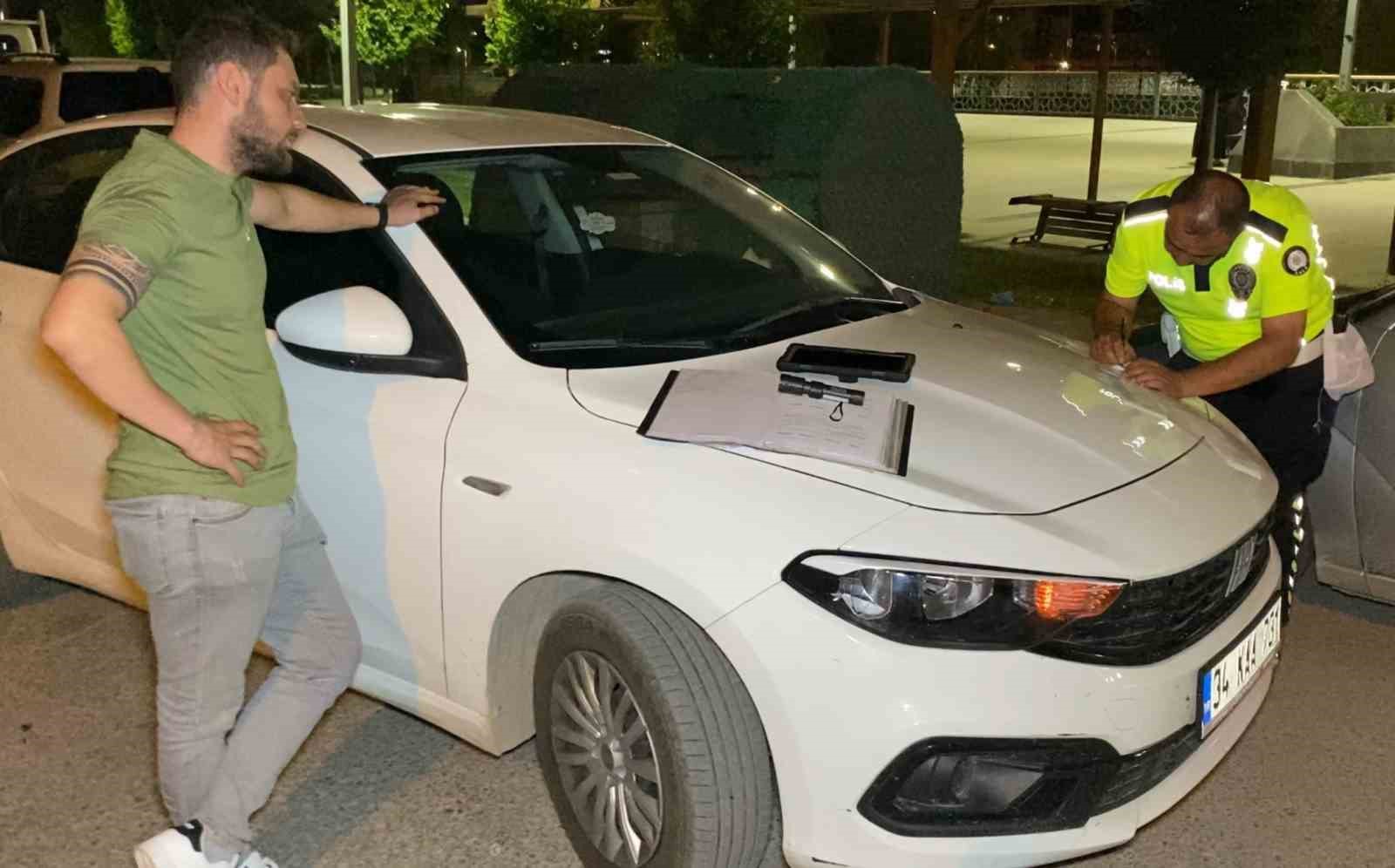 1.51 promil alkoll&uuml; yakalandı, ehliyeti i&ccedil;in polis memuruna yalvardı
