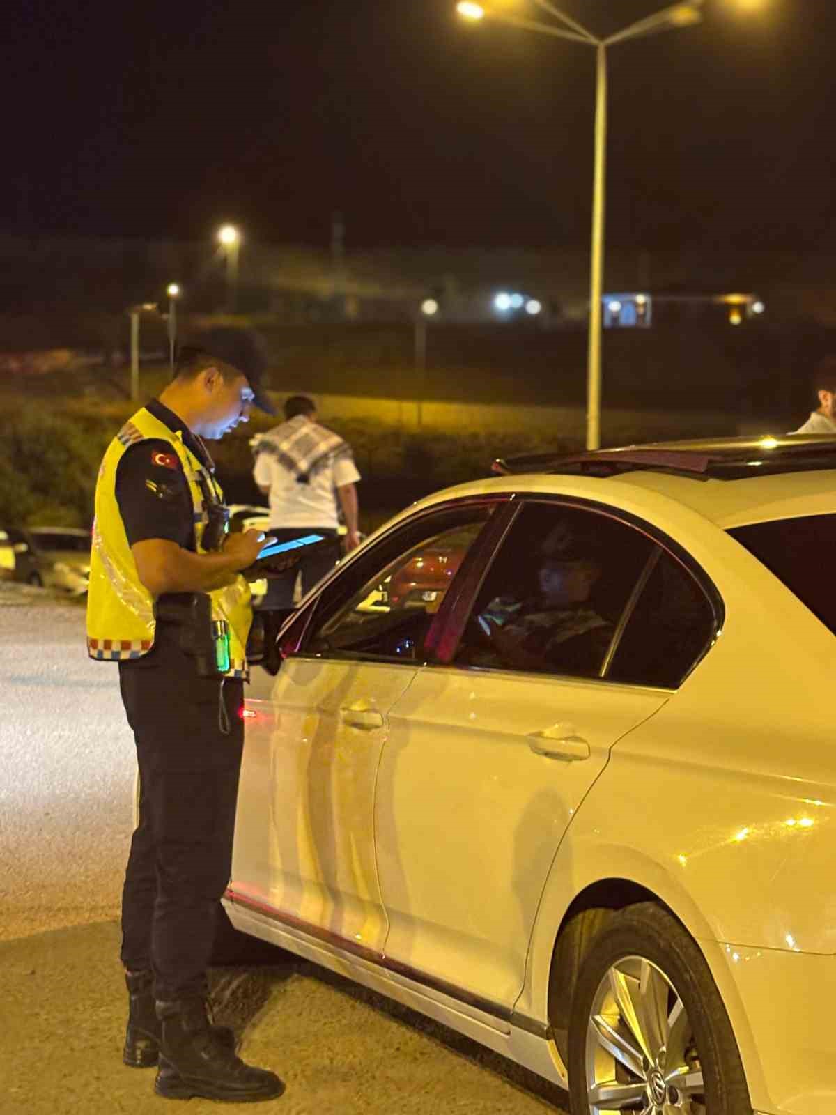 Muş’ta jandarmadan huzur ve güven uygulaması: Aranan 16 kişi yakalandı