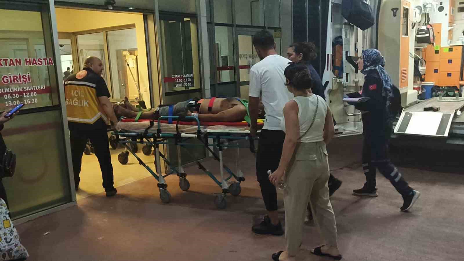 Biber y&uuml;kl&uuml; kamyon zeytinliğe u&ccedil;tu: 1 yaralı
