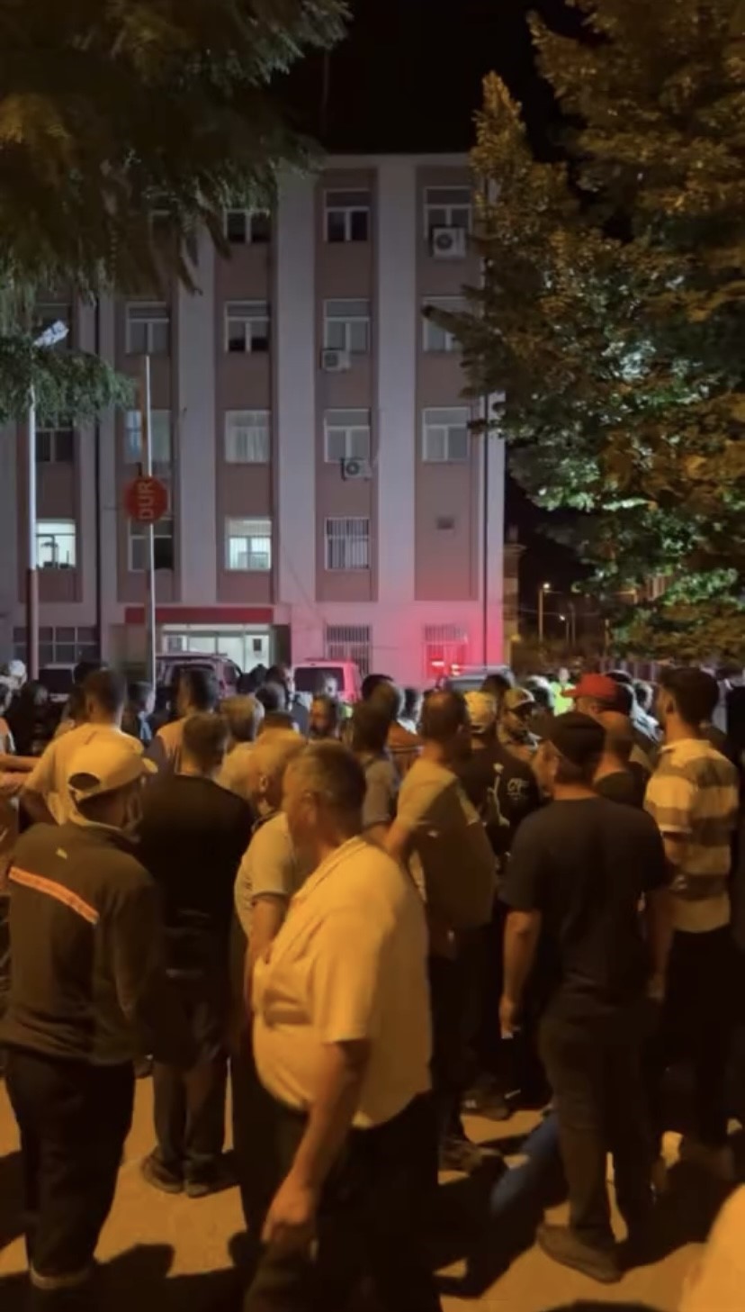 Orman yangını sebebiyle 6 köyün boşaltıldığı Harmancık’ta gerginlik