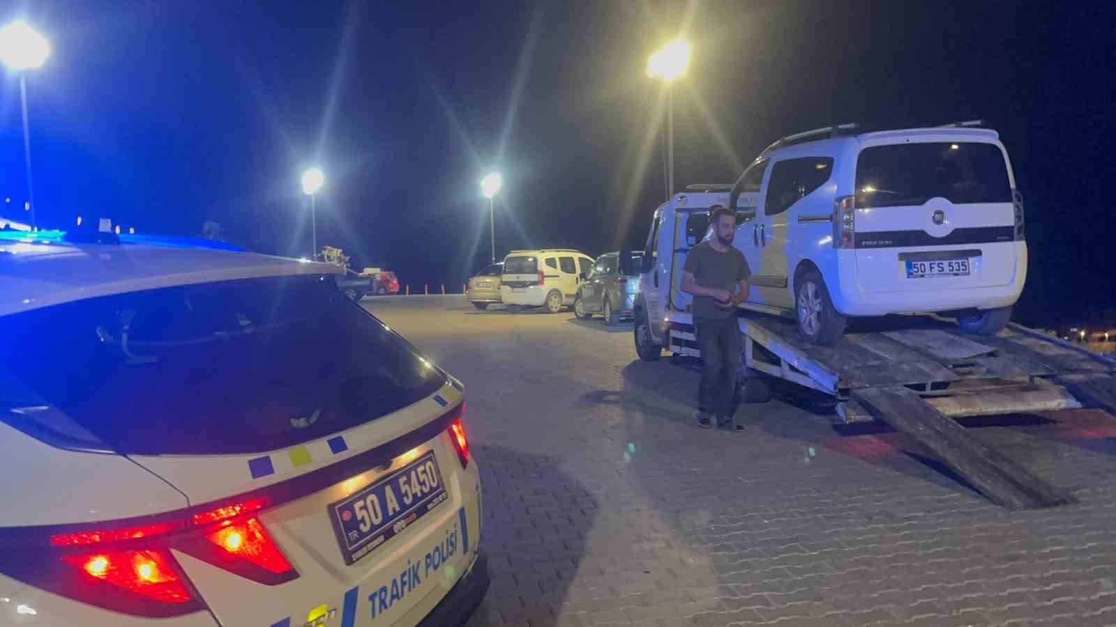 "Dur" ihtarına uymayan s&uuml;r&uuml;c&uuml; alkoll&uuml; &ccedil;ıktı
