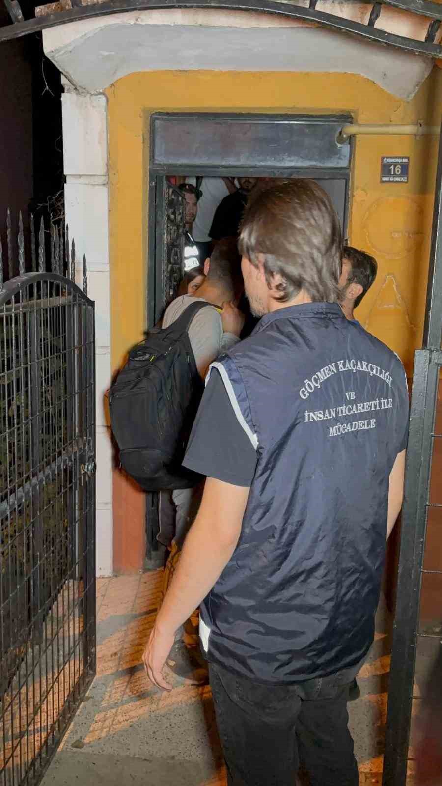 Edirne’de kaçak göçmen operasyonu: 27 kişi yakalandı