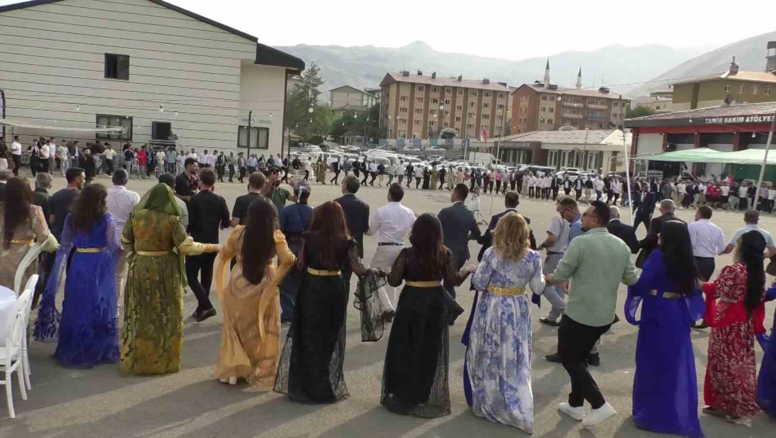 Aşiret mensubu başkana g&ouml;rkemli d&uuml;ğ&uuml;n
