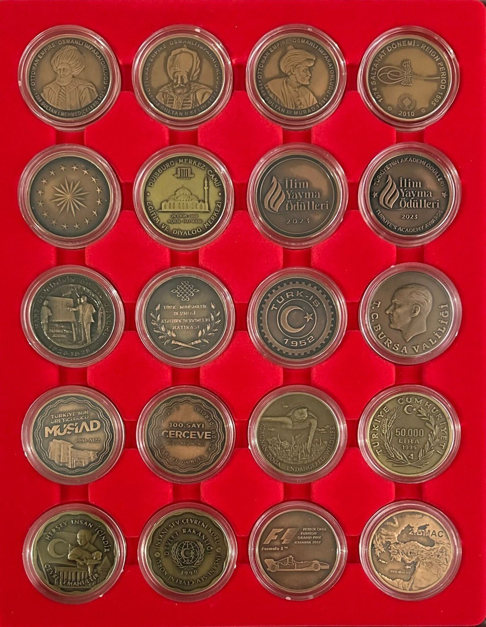 Osmanlı sadrazamı anısına basılan hatıra madalyonlara koleksiyonerlerden yoğun ilgi
