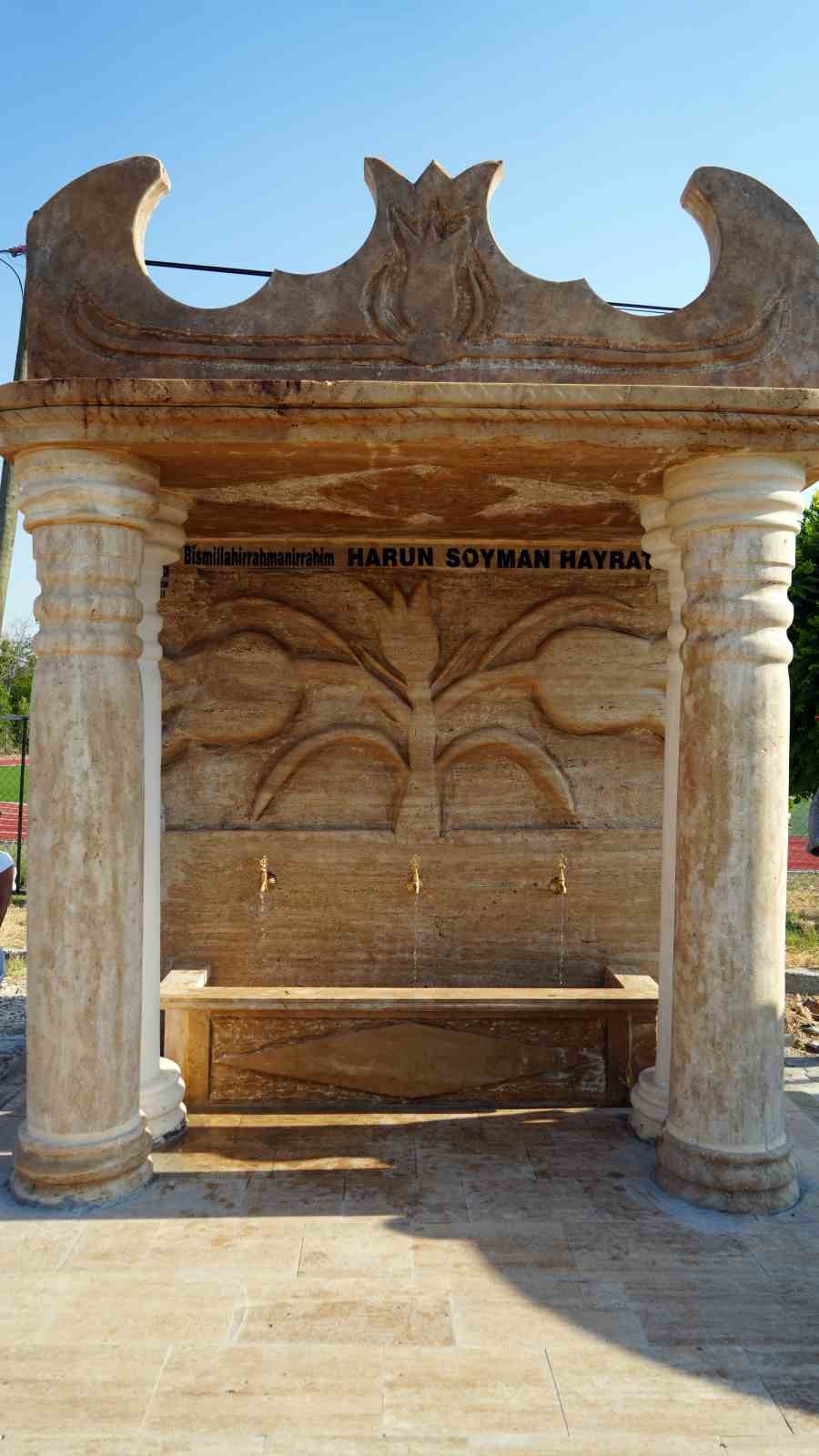 Safiye Soyman oğlunun adına yaptırdığı hayratı g&ouml;zyaşı d&ouml;kerek a&ccedil;tı: "Dışım g&uuml;l&uuml;yor ama i&ccedil;im yanıyor"
