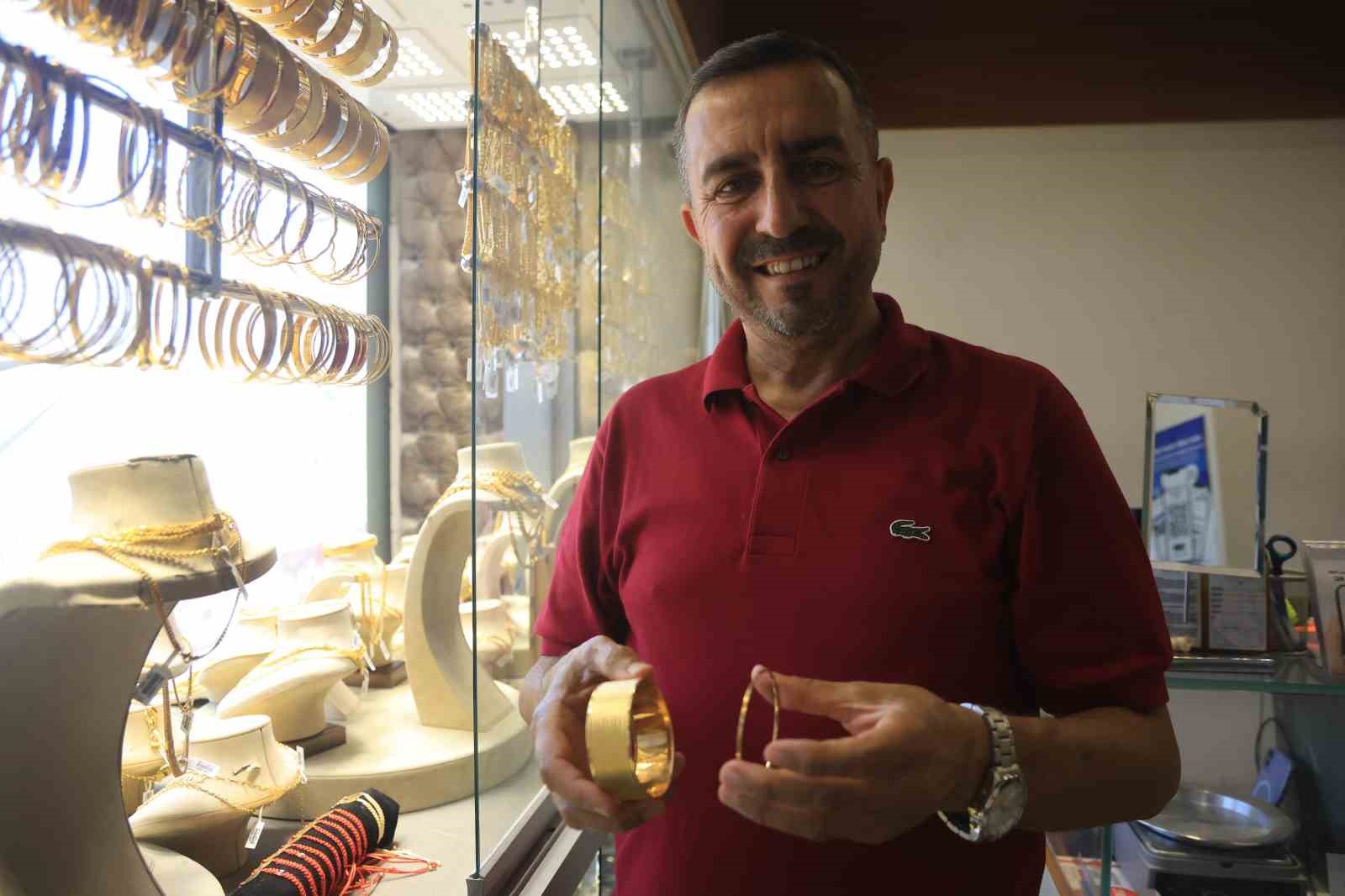 Düğünde takılan sahte ve gramajı düşük altınlarla hayal kırıklığı yaşamak istemeyen çiftlere altın değerinde tavsiye