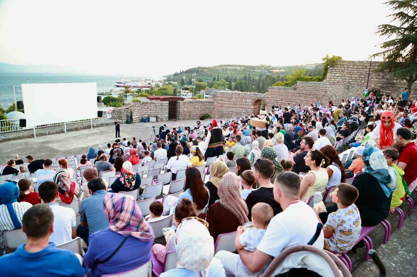 Tarihi kalede film gecesi
