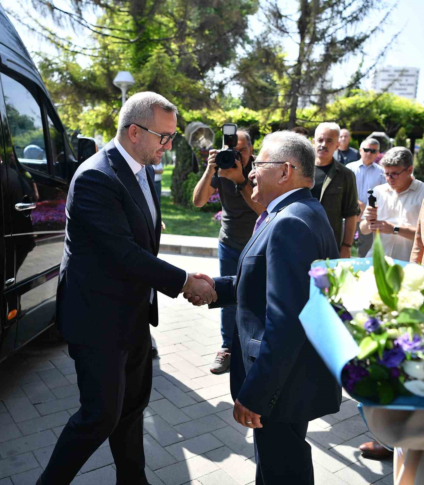 Başkan B&uuml;y&uuml;kkılı&ccedil;, Merkez Bankası Karahan&rsquo;ı makamında ağırladı
