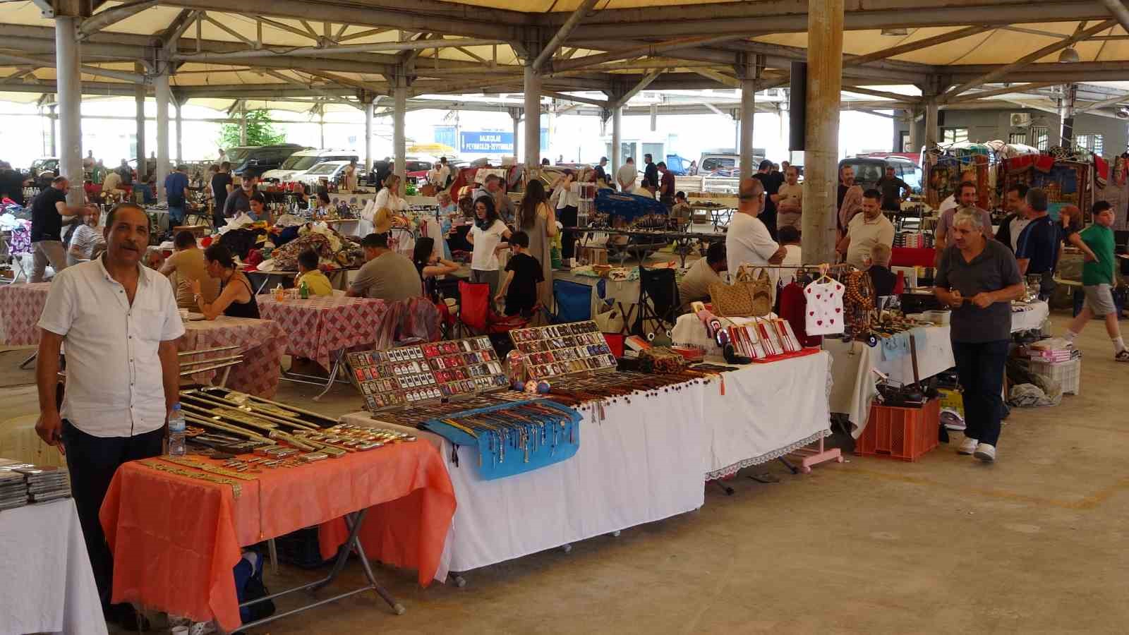 K&uuml;tahya Antika Pazarı 2 bu&ccedil;uk yılda 250 bin ziyaret&ccedil;i ağırladı
