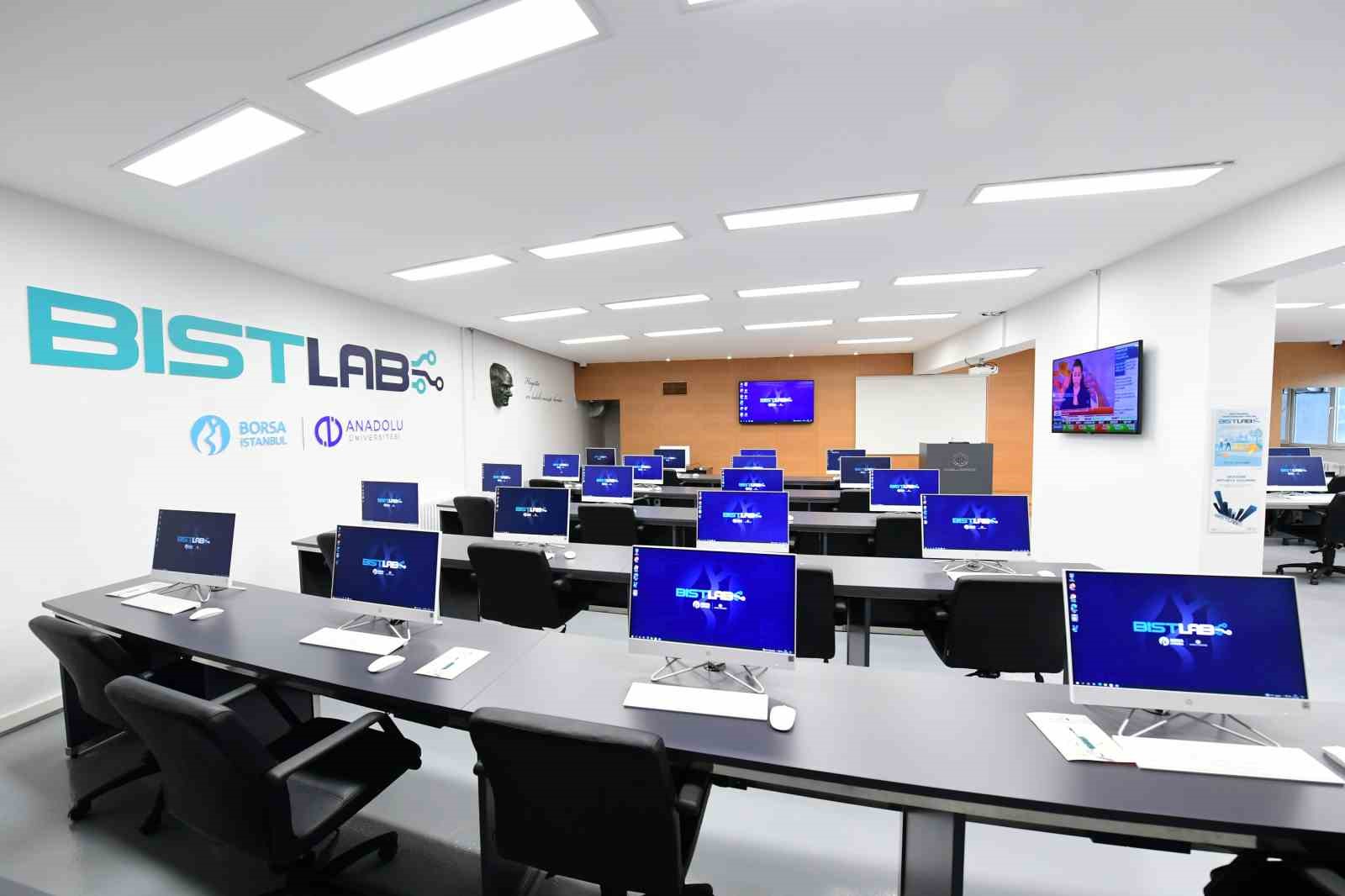 İİBF yarım asrı aşan tecr&uuml;besiyle başarılı mezunlar vermeye devam ediyor
