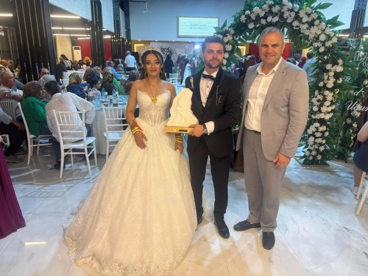 Başkan Dilsiz, Bayırk&ouml;y&rsquo;de ailelerin mutlu g&uuml;nlerinde yanlarında oldu
