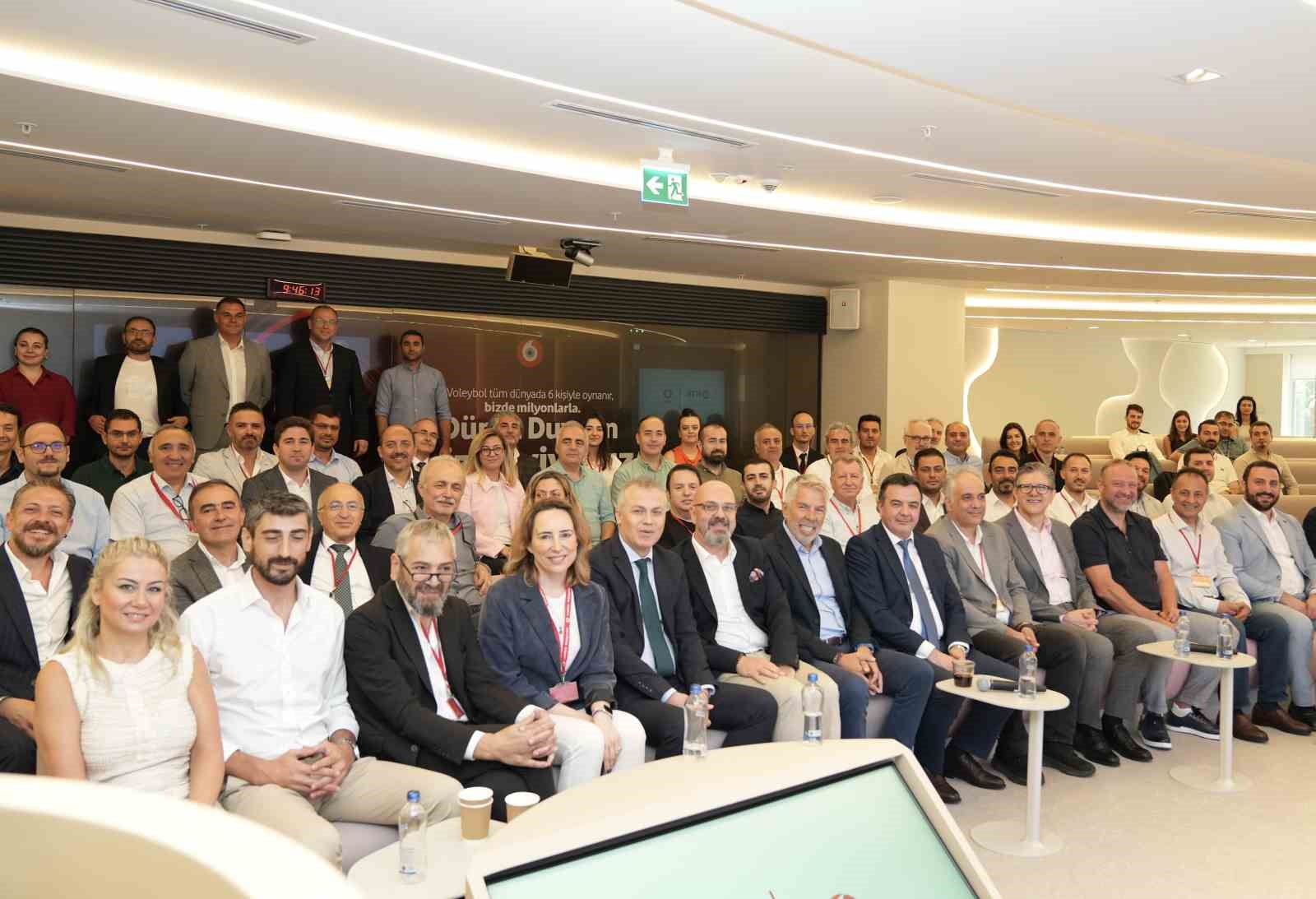 Vodafone&rsquo;un ev sahipliğinde d&uuml;zenlenen &ccedil;alıştayda yerli kapasite konuşuldu
