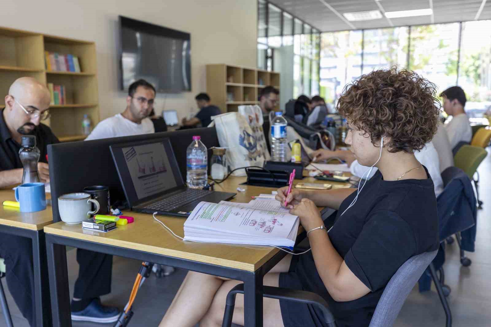 Mersin’de okuma salonları yaz boyunca hizmette