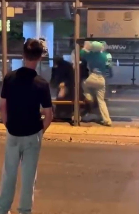 Genç kızların kavgası kameraya yansıdı
