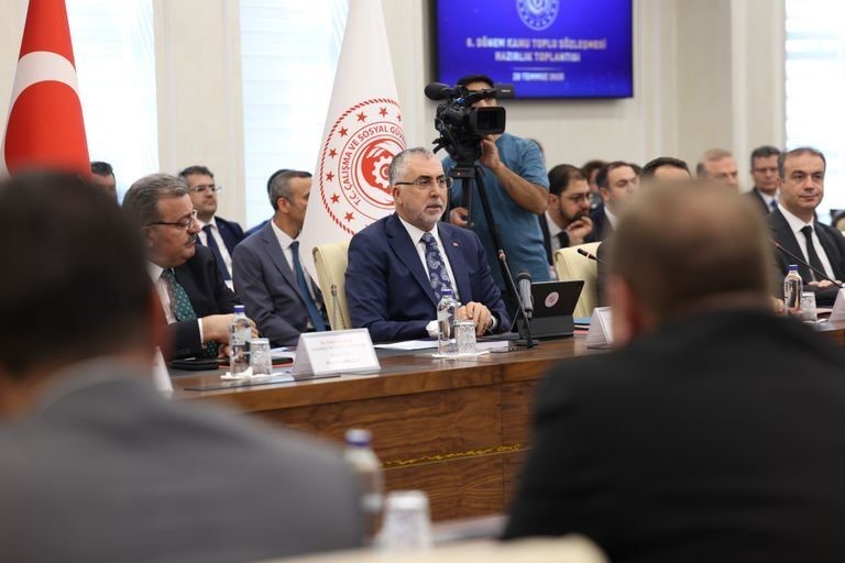 8&rsquo;inci d&ouml;nem Kamu Toplu S&ouml;zleşme G&ouml;r&uuml;şmesi Bakan Işıkhan başkanlığında başladı
