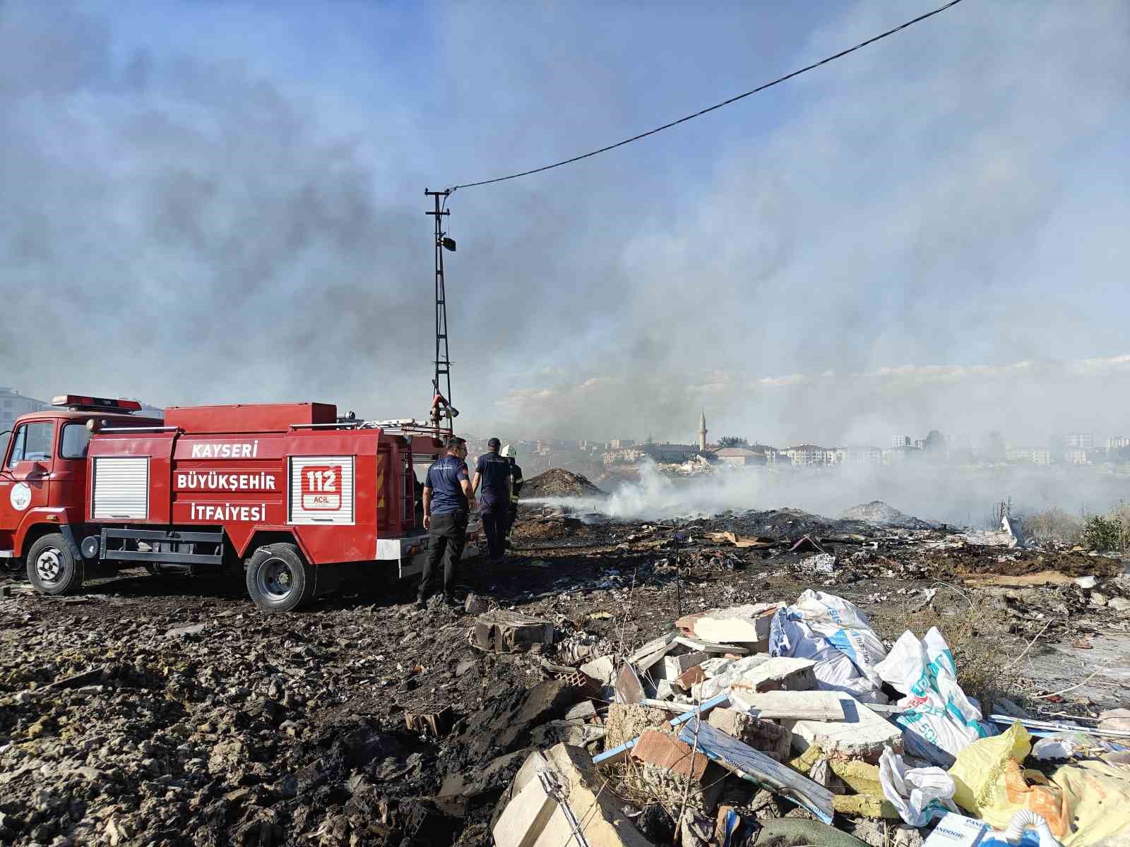 "Ot ve &ccedil;&ouml;p yangınlarından belediyeler sorumlu"
