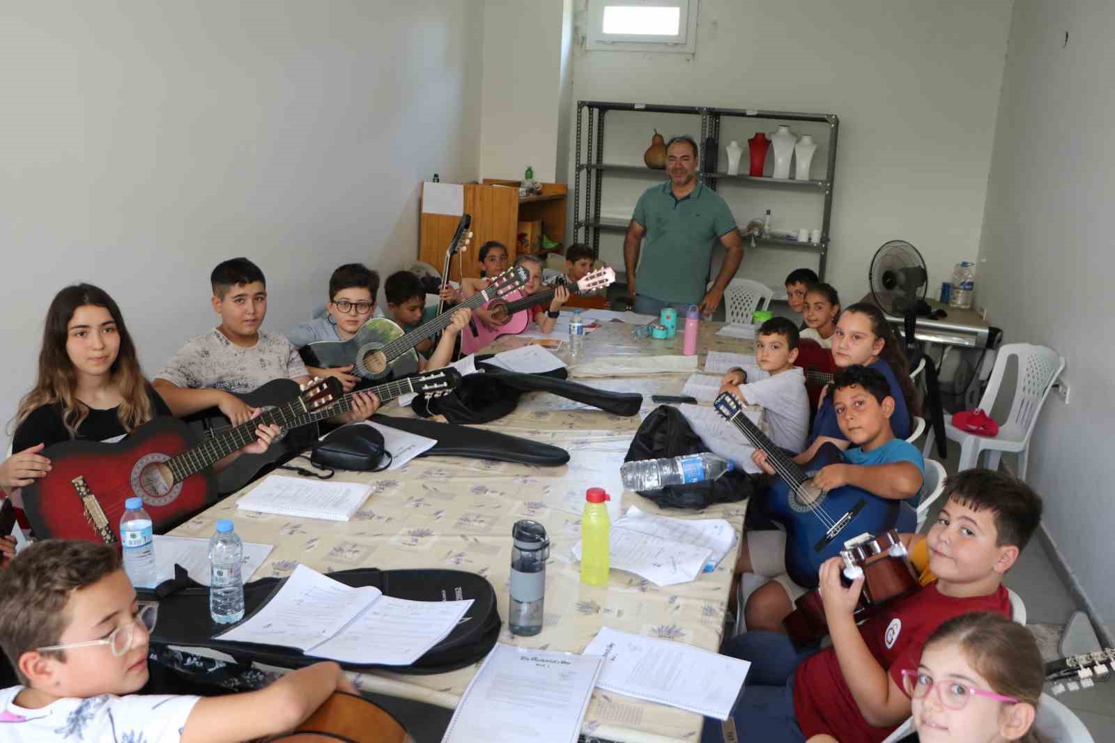 S&ouml;ke Belediyesi&rsquo;nin Yaz Okulu&rsquo;nda bin 200 &ouml;ğrenci kurslara katılıyor
