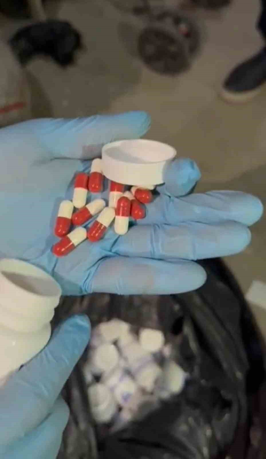 Narkotik ekipleri 7 bin sentetik ecza hapı ele geçirdi