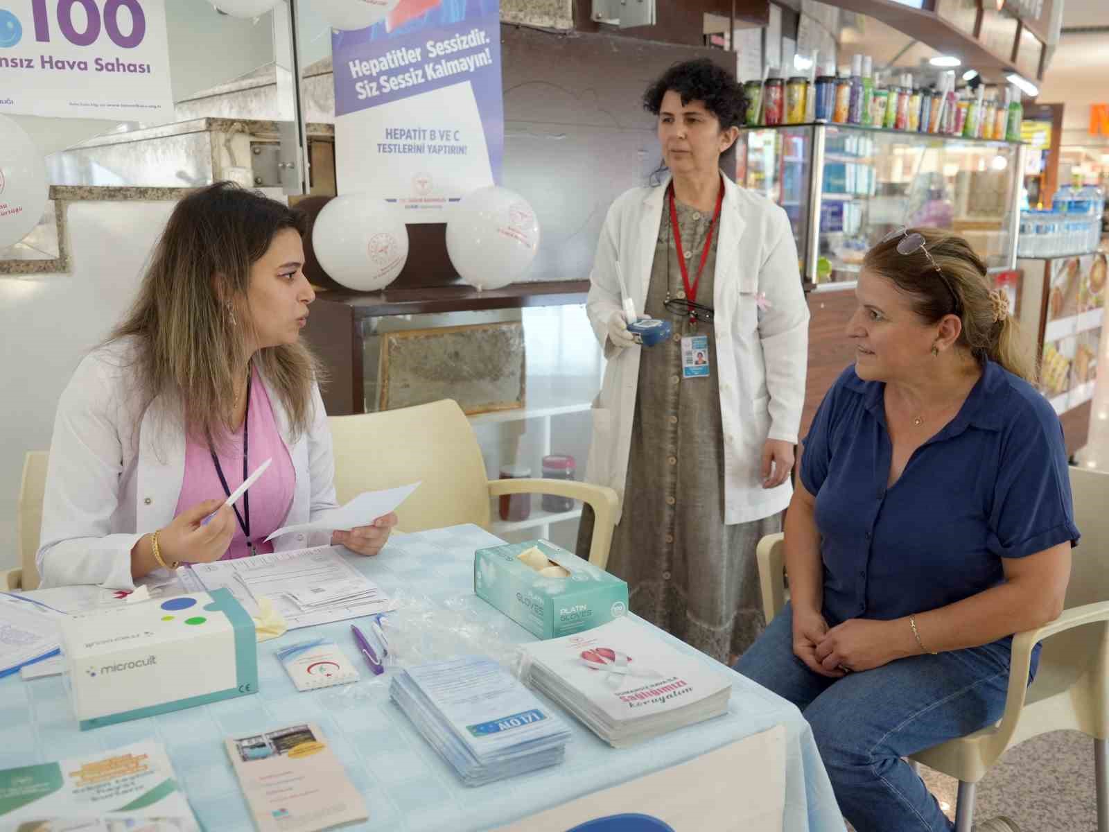 AVM’de vatandaşlara sigaranın zararları anlatıldı